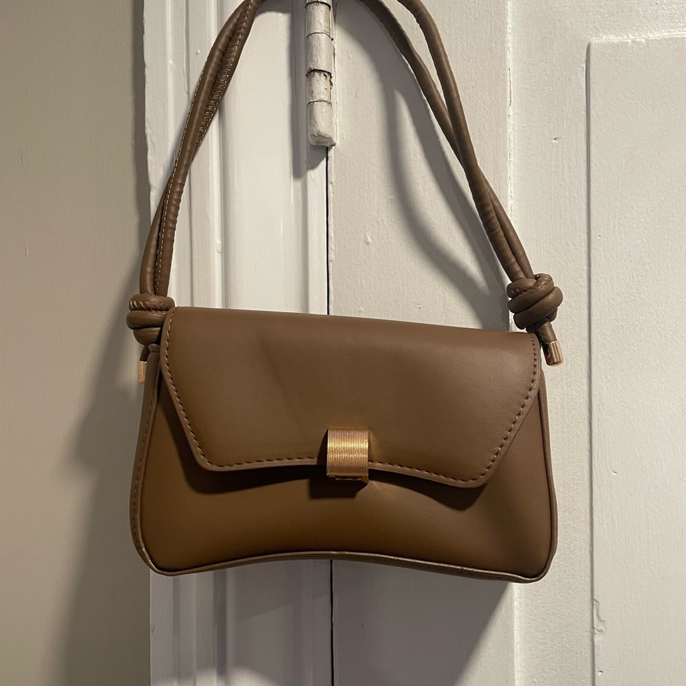 Elegant Brown Leather Handbag